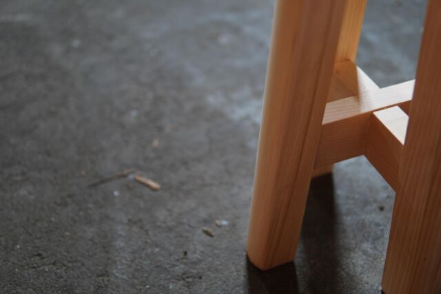 桧のハイスツール

カウンターテーブルの椅子はもちろん、花台として、洋古書を無造作に置いてちょっとしたインテリアとして楽しむのも素敵かもしれません。

#清水銘木店 #木のあるくらし #木のある暮らし #香川県 #観音寺市 #材木屋 #香川の材木屋 #銘木店 #天然木 #無垢材 #木製品 #家具 #インテリア #ハイスツール #スツール #桧